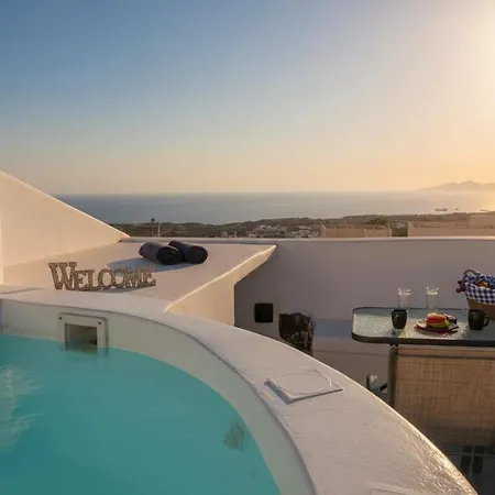 Artemis Sunset Santorini Rooftop Jacuzzi View Fira (Santorini)