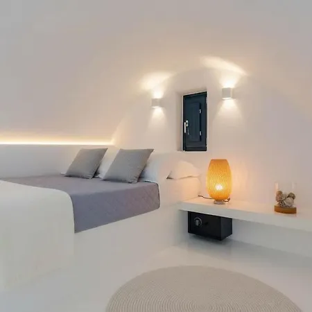 Artemis Sunset Santorini Rooftop Jacuzzi View * Fira (Santorini)